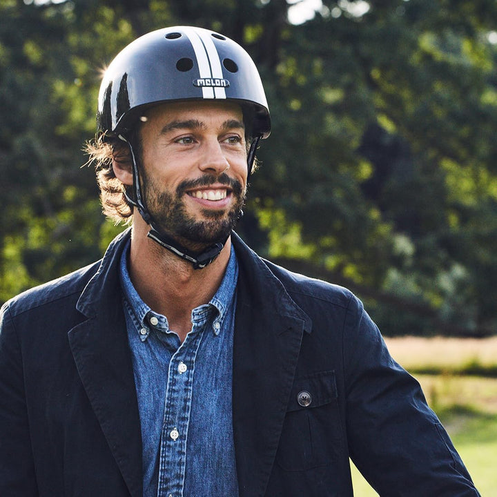 Melon »Straight White Black« Leichter und Cooler Fahrradhelm für Damen, Herren und Kinder mit maxima