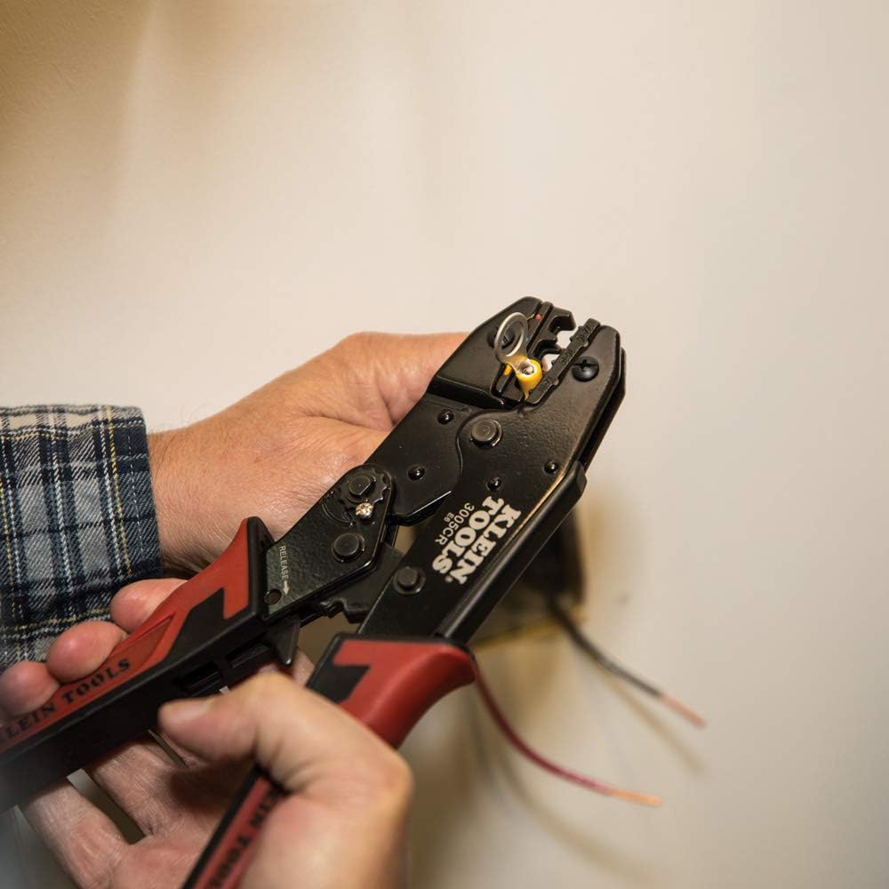Klein Tools 3005CR Draht-Crimper Werkzeug, Ratsche isolierte Klemmzange für 10 bis 22 AWG Draht, Cri