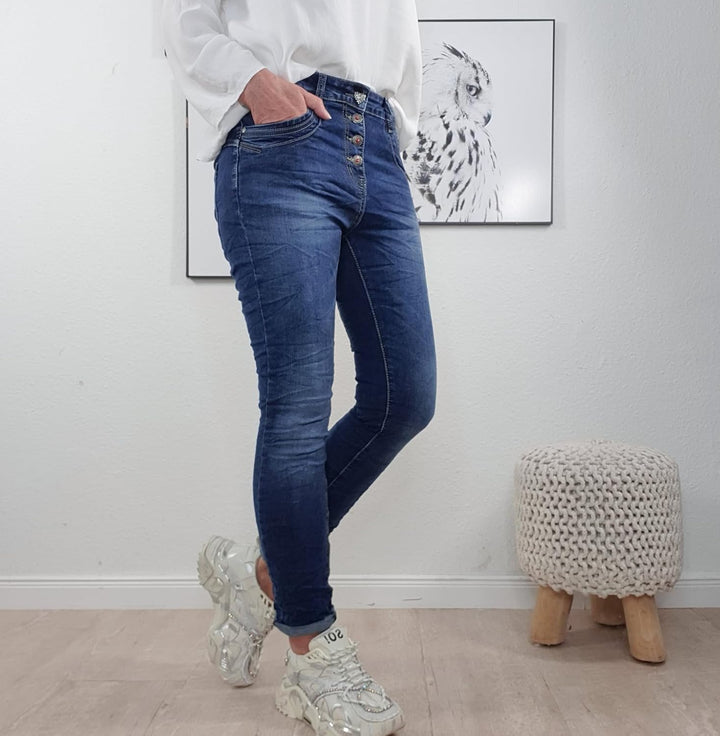 Jewelly Stretch Jeans| im Baggy Boyfriend Schnitt| Damen Hose mit dekorativer Knopfleiste| Perfekter