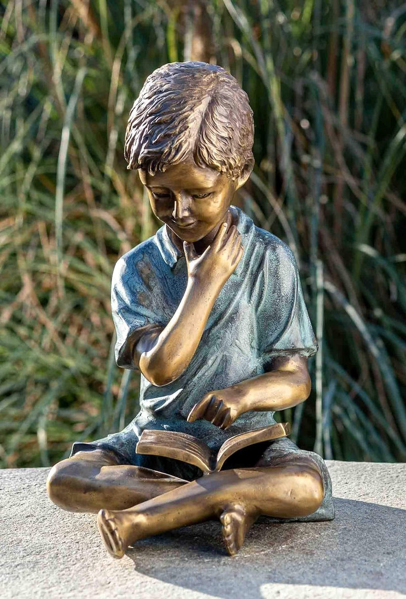 IDYL Bronze-Skulptur Lesender Junge | 40x24x32 cm | Kinderfigur aus Bronze handgefertigt | Gartensku