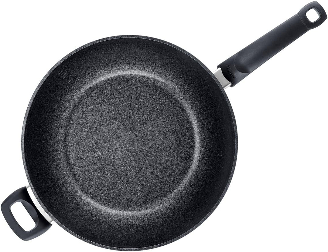 Fissler Adamant / Aluminium-Wok, Servier-Pfanne (Ø 32cm - 6L) beschichtet, antihaftversiegelt, hoher