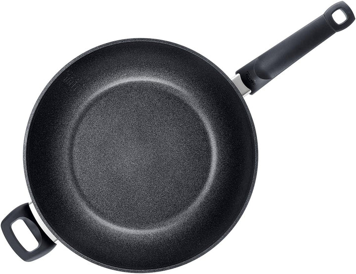 Fissler Adamant / Aluminium-Wok, Servier-Pfanne (Ø 32cm - 6L) beschichtet, antihaftversiegelt, hoher