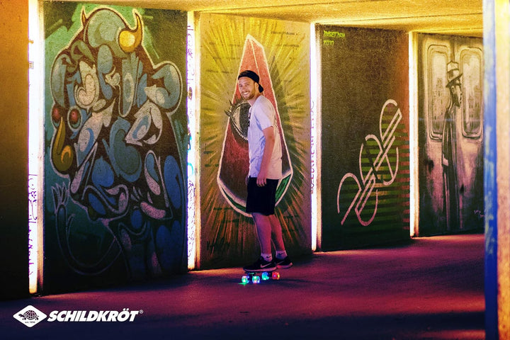 Schildkröt® Retro Skateboard Free Spirit, Premium Beach Board mit verschiedenen Deckdesigns, leuchte