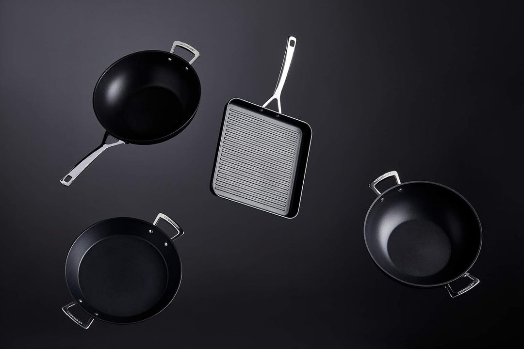 Le Creuset Aluminium-Antihaft Wok-Pfanne mit Gegengriff, Ø 30 cm, Für alle Herdarten inkl. Induktion