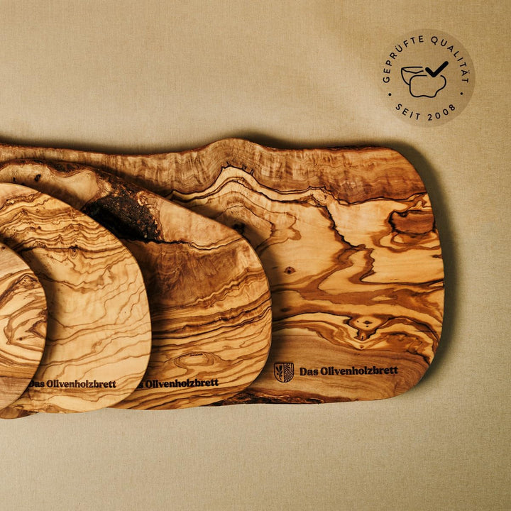 das Olivenholzbrett® Schneidebrett Olivenholz, Brotzeitbrett aus Holz mit naturbelassenem Rand, 25 c