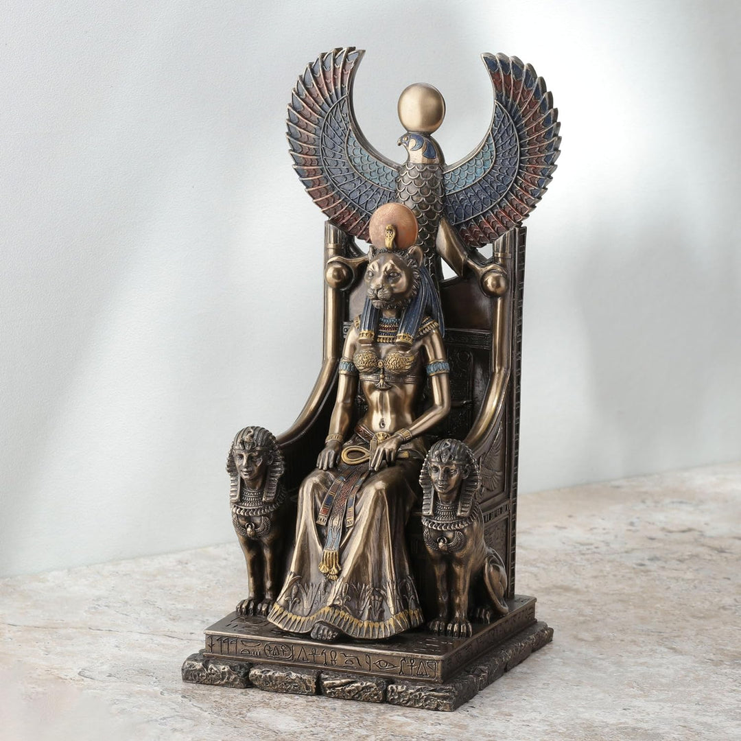 Antike Ägyptische Göttin der Heilung Sachmet sitzend auf Thron Statue