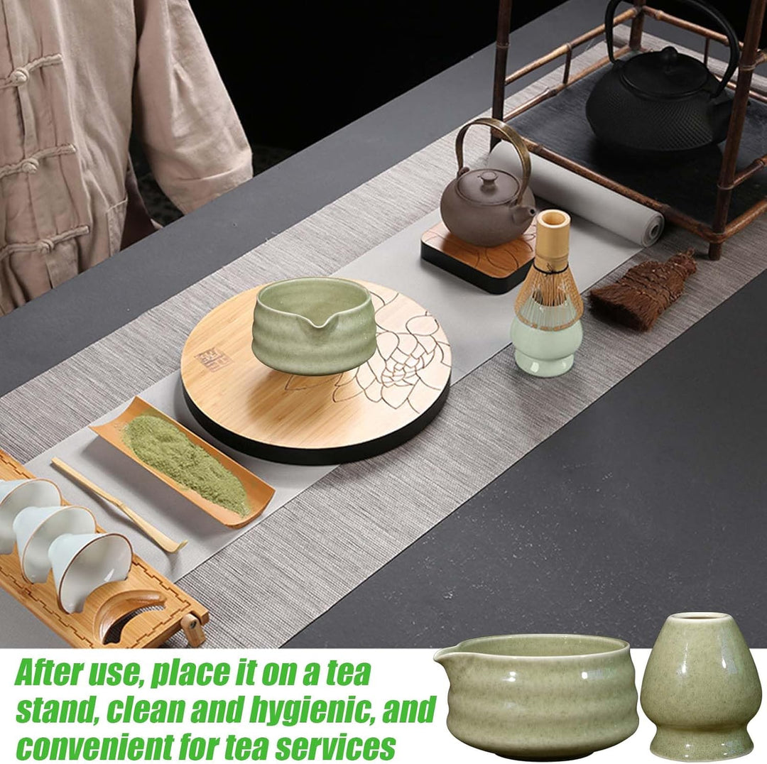 Japanische Matcha-Schale aus Keramik mit Ausgiesser, Ständer für Schneebesen und traditionellen Chaw