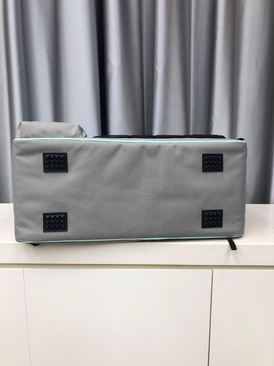 Premium Hundeflugtasche 55x40x23 cm - PET EUWI - Wasserdicht und belastbar bis 12 kg - Komfortable R