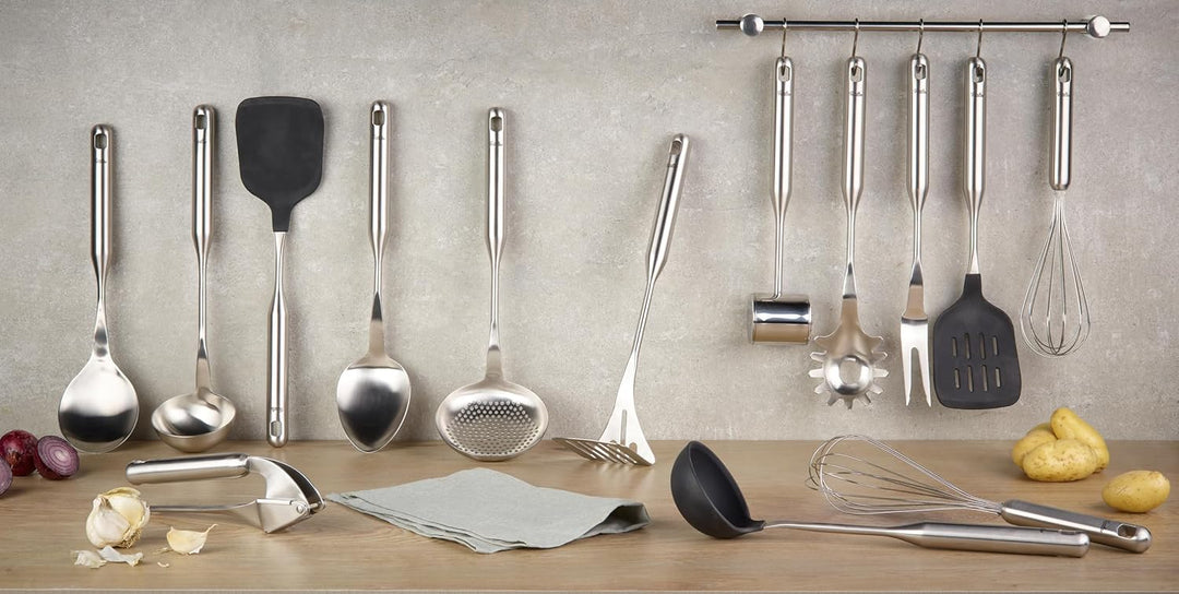 Fissler Essential/Edelstahl-Knoblauchpresse (20 cm) zerkleinert Knoblauch & Ingwer, mit Aufhänge-Öse