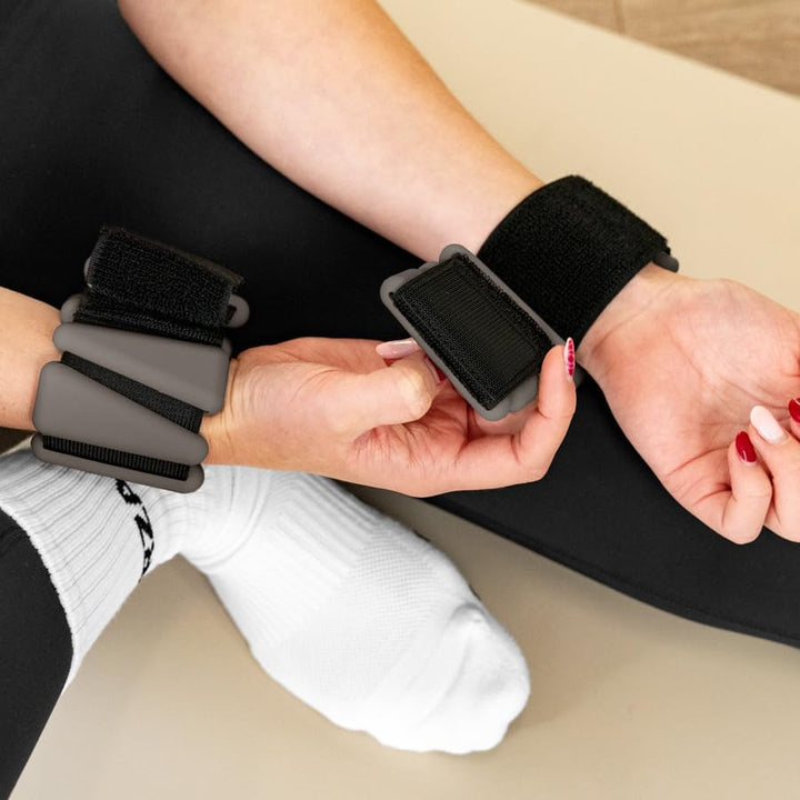 FORZA Silikon Pilates Ring &amp; Handgelenk/Knöchel Gewichte Bundle - Premium Widerstandstraining Set fü