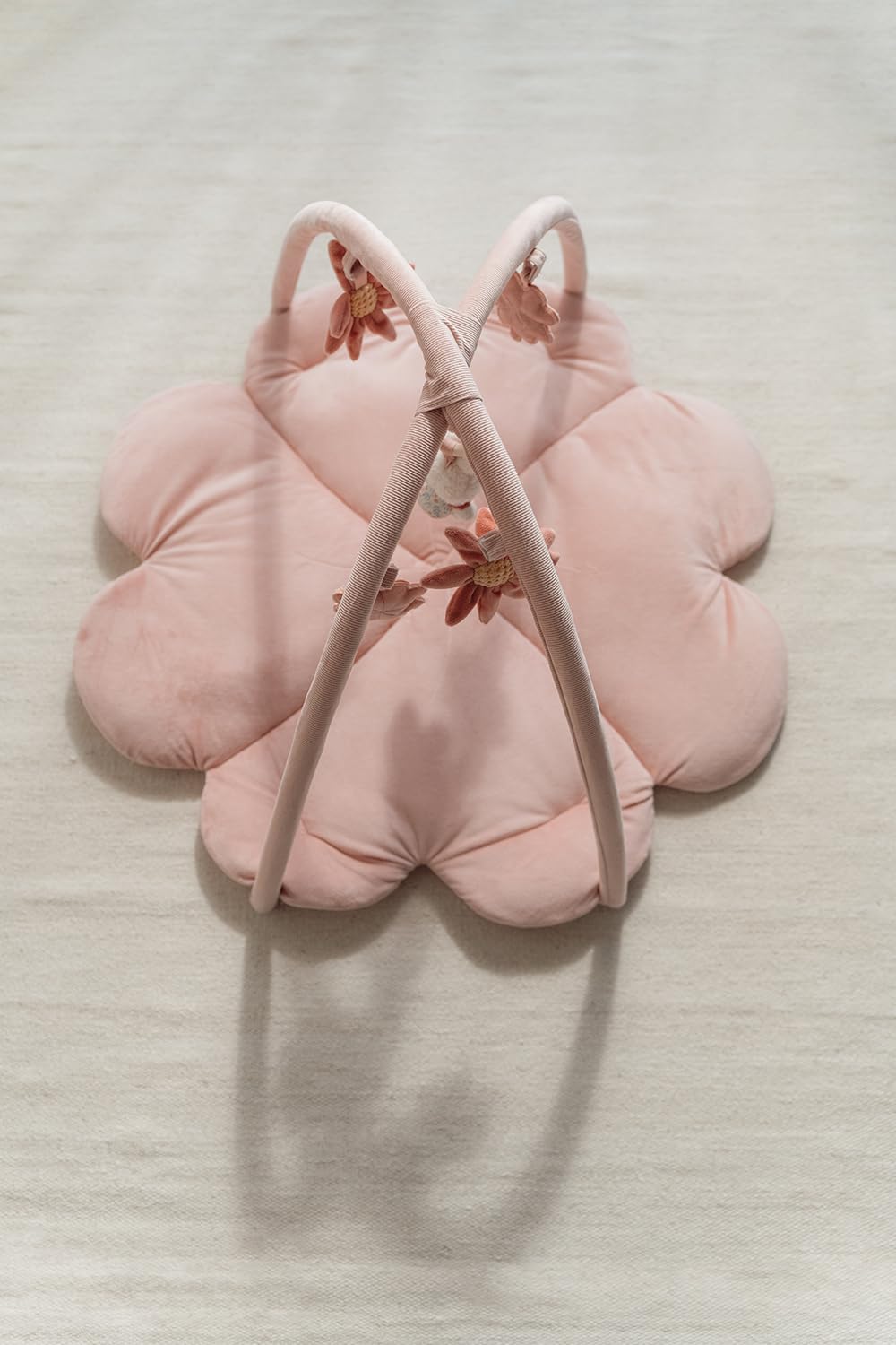 nijntje miffy x Little Dutch Krabbeldecke mit Spielbogen Activity Baby Hase Miffy rosa - Lucky Bloss