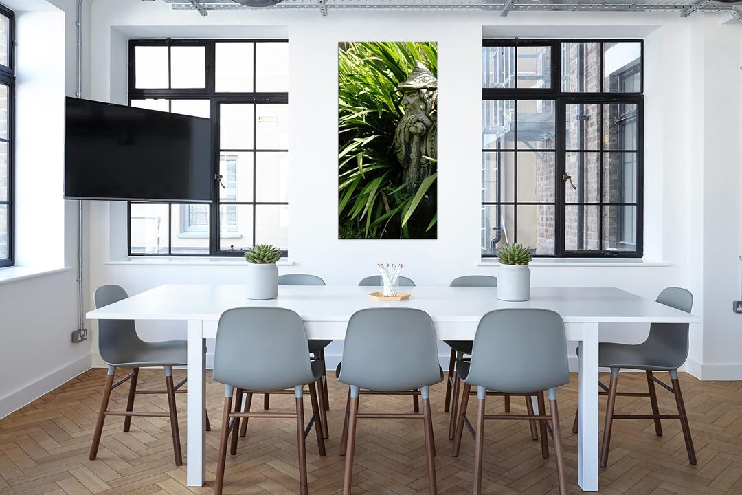 Magierstatur im hohen Gras Panorama 80x40 cm als Leinwandbild, Motiv fertig gerahmt auf Echtholzrahm