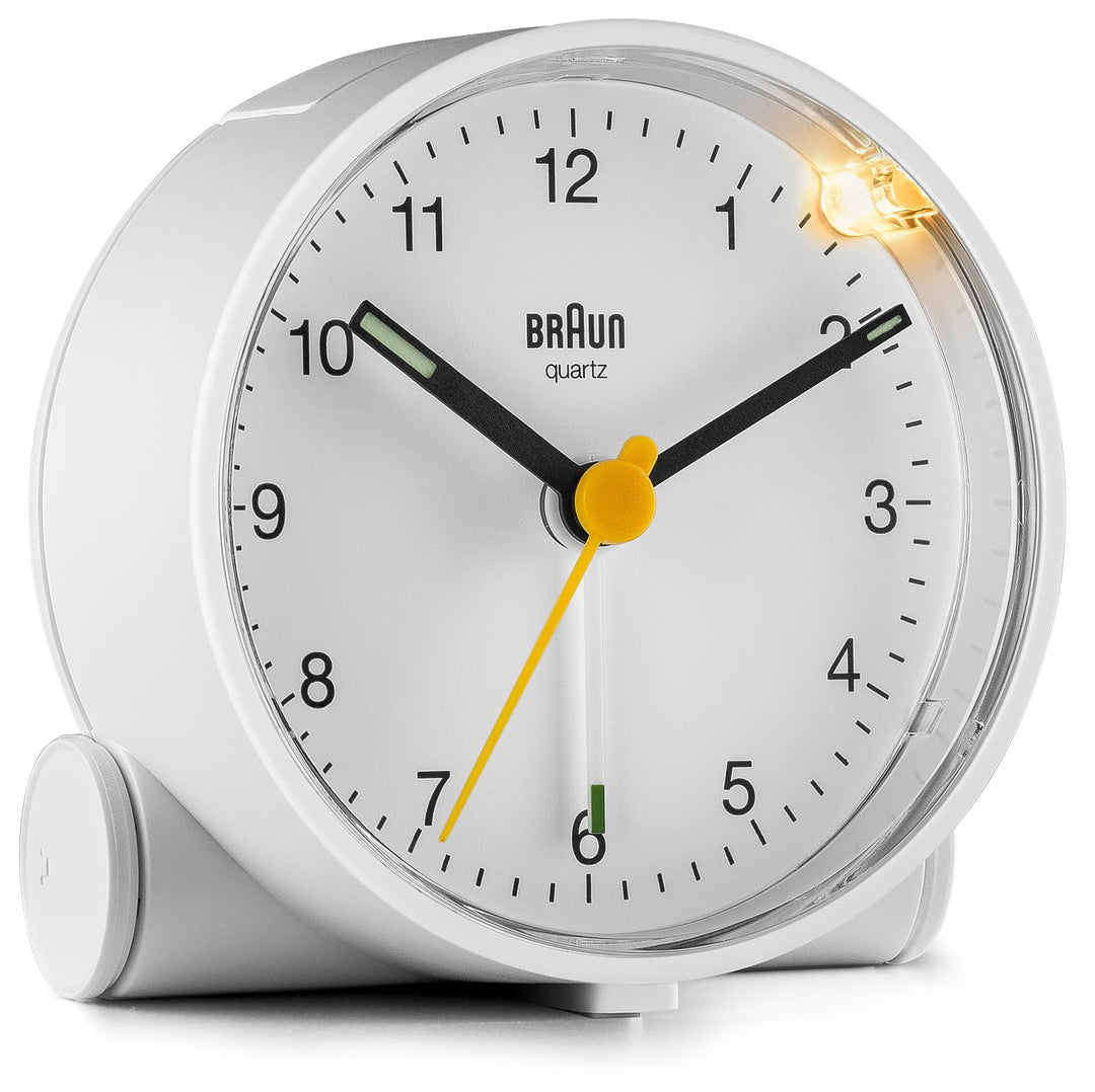 Braun Klassischer analoger Wecker mit Schlummerfunktion und Licht, ruhiges Quarzuhrwerk, Crescendo-A