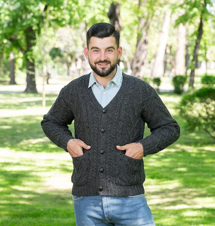 SAOL Herren Aran Irish Cable Knit Strickjacke Cardigan aus 100% Merinowolle mit V-Ausschnitt und Knö