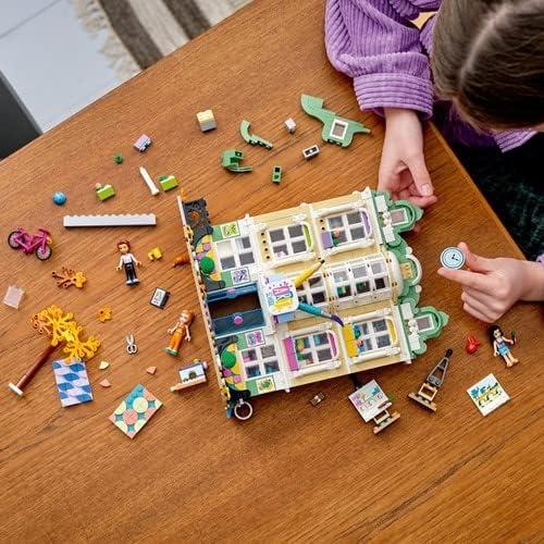 LEGO 41711 Friends Emmas Kunstschule, 3-stöckige Heartlake City Schule mit 3 Mini-Puppen, Kunst-Zube