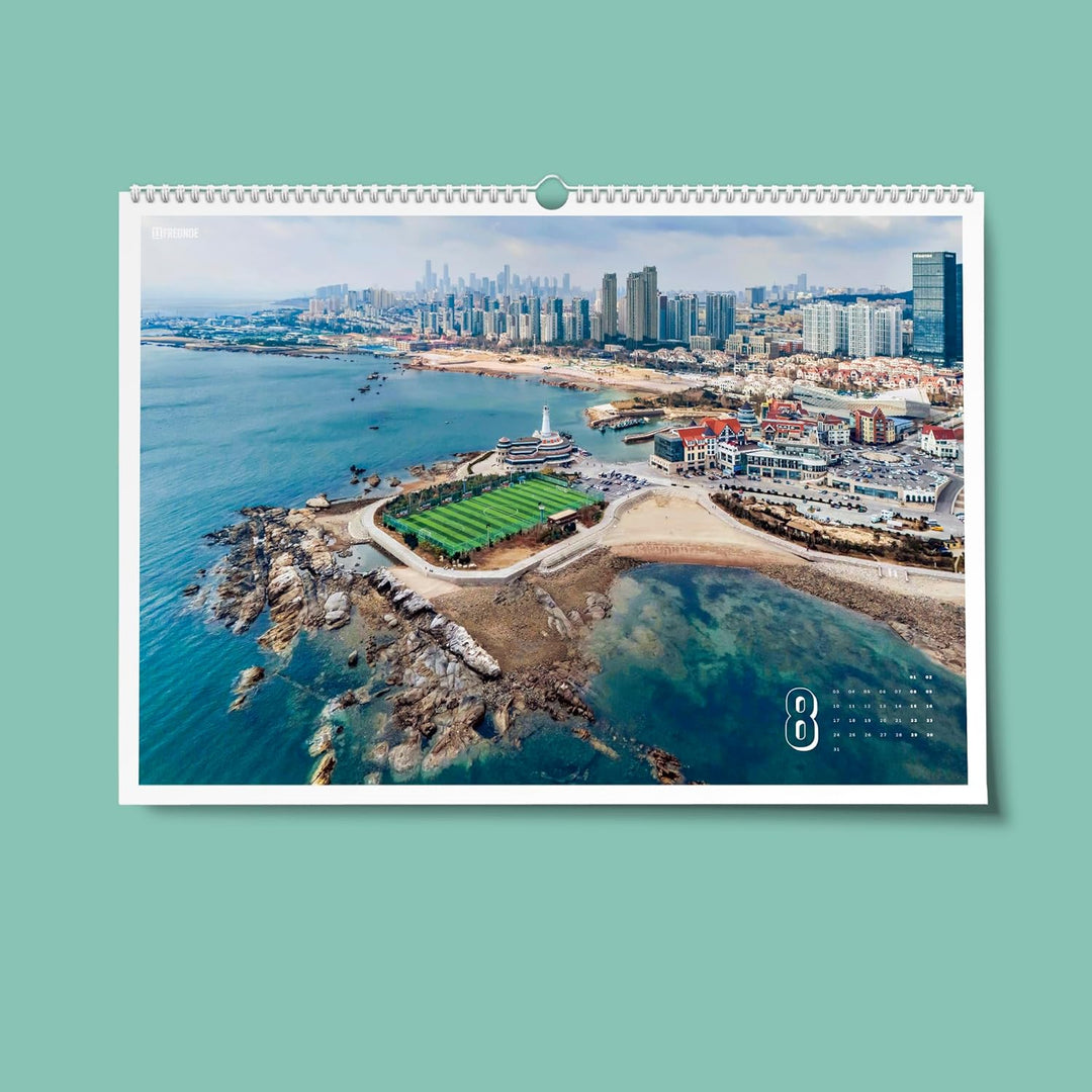 11FREUNDE - Die ganze Welt ist ein Spielfeld – Wandkalender - Fussballkalender mit 12+1 Fotodrucken