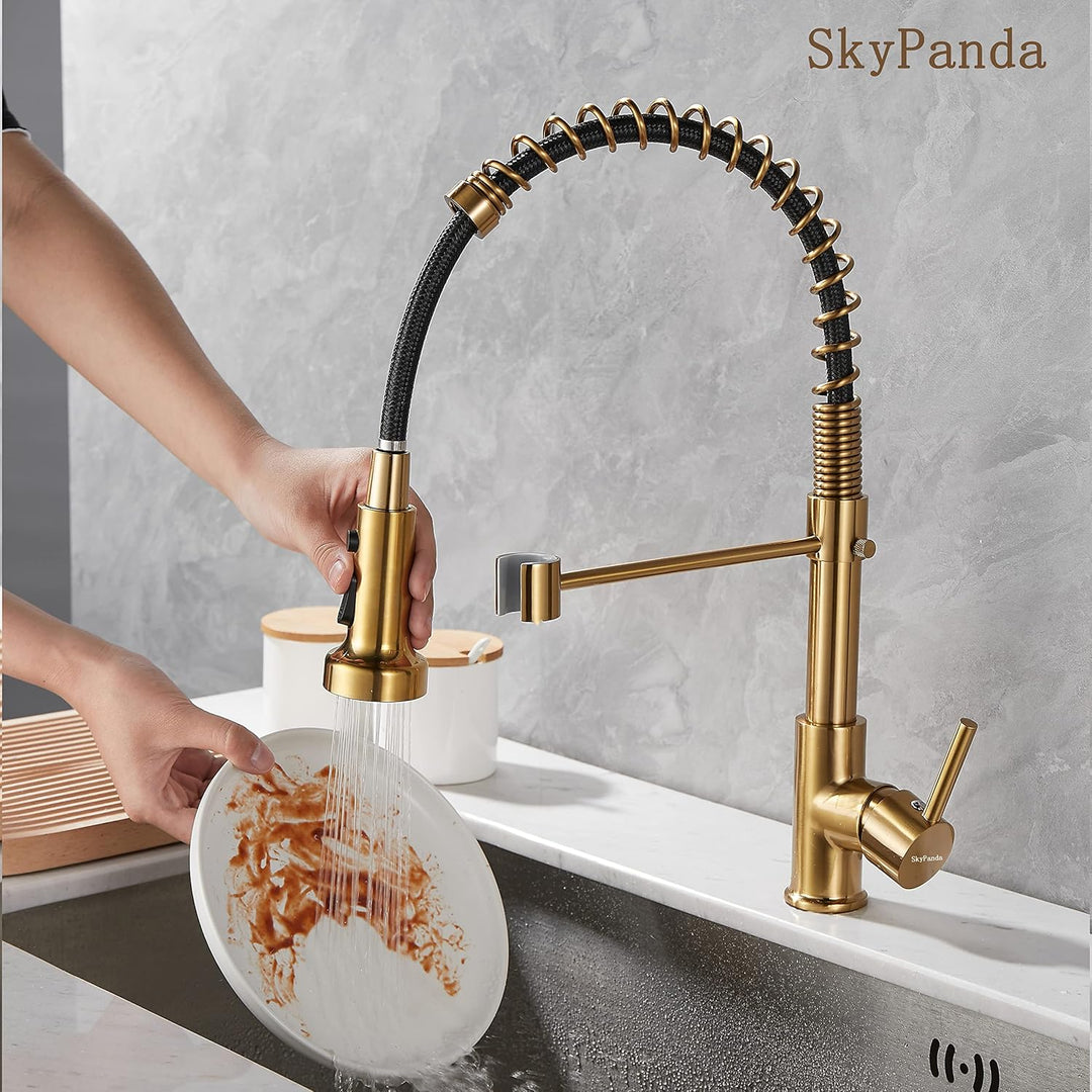 SkyPanda Goldener Küchenarmatur mit herunterziehbarem Sprüher Kommerzielle 360 ° drehbarer Mischbatt
