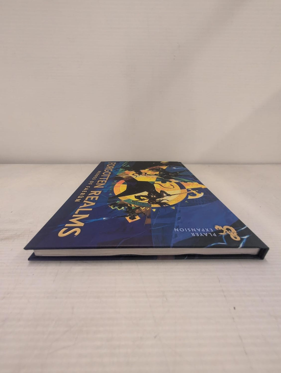 Dungeons & Dragons: Forgotten Realms: Heroes of Faerun Book (Limited Edition Alternate Cover)