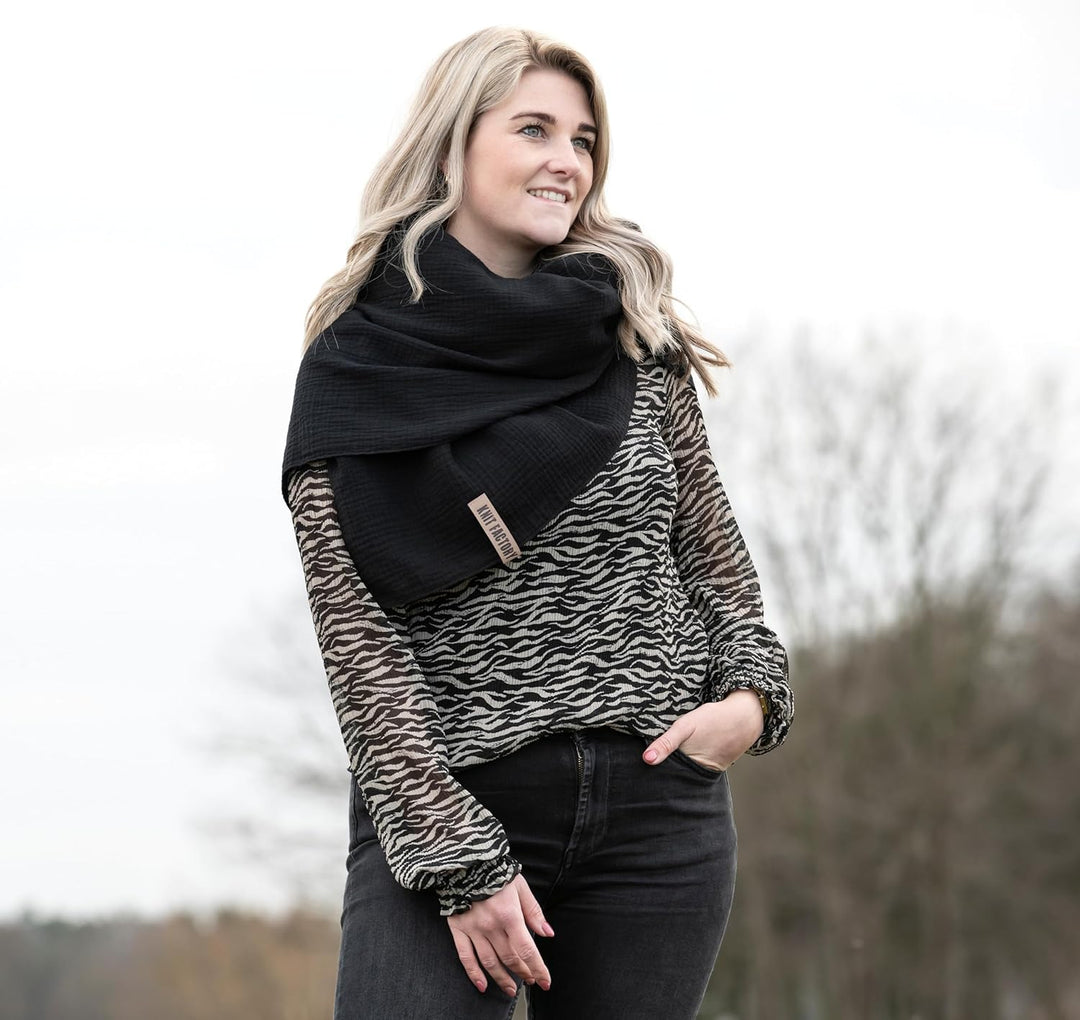 KNIT FACTORY - Liv Dreieckstuch - Tuch Schal für Damen - Weiches Musselintuch - Für Frühling und Som