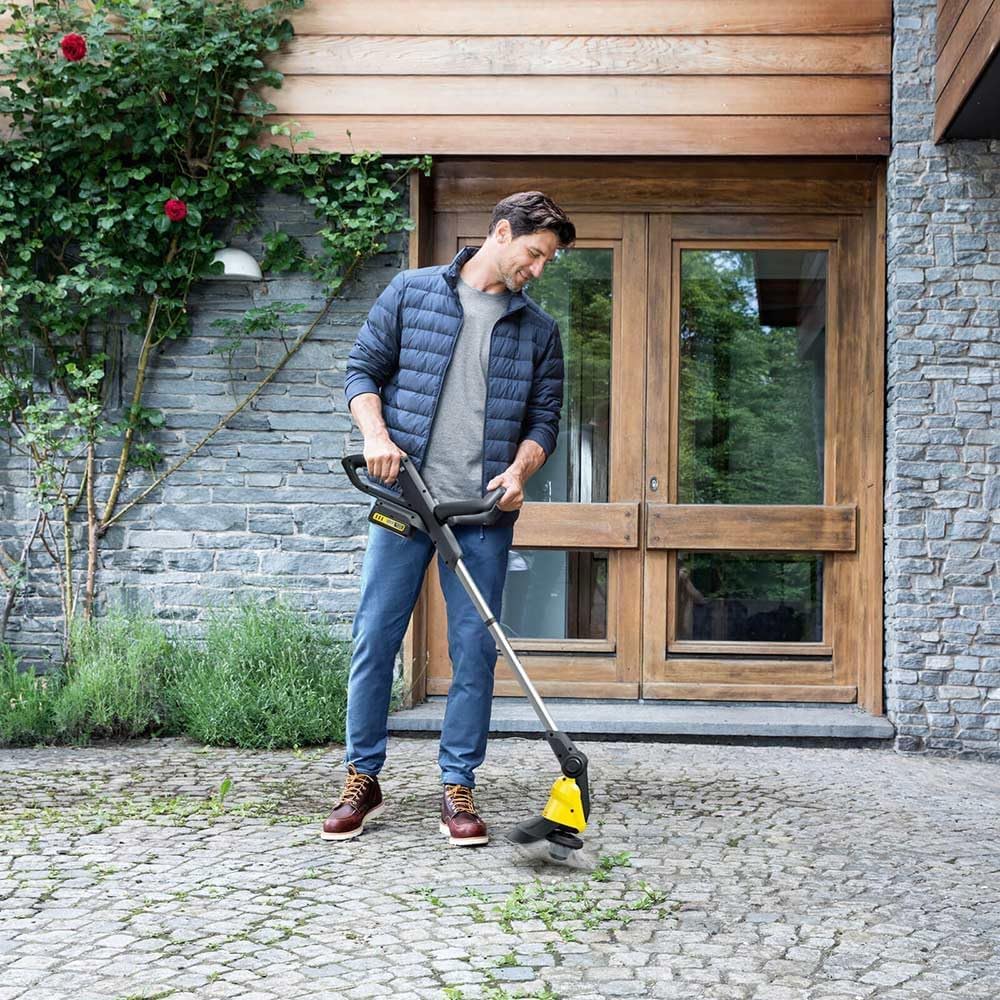 Kärcher 18 V Akku-Unkrautentferner WRE 18-55, Nylonborsten-Kopf mit max. 2.800 U/min, schwenkbarer R