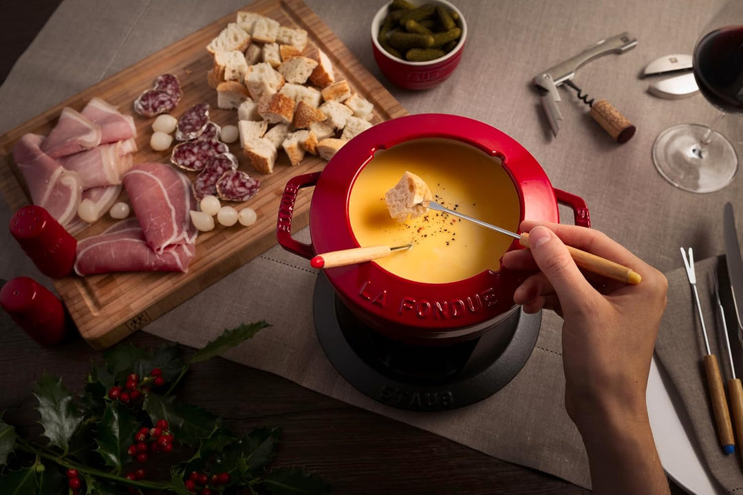STAUB Fondue Set mit 6 Gabeln, Geeignet für Käse- Schoko- und Fleisch-Fondue, Gusseisen, 20 cm, Kirs