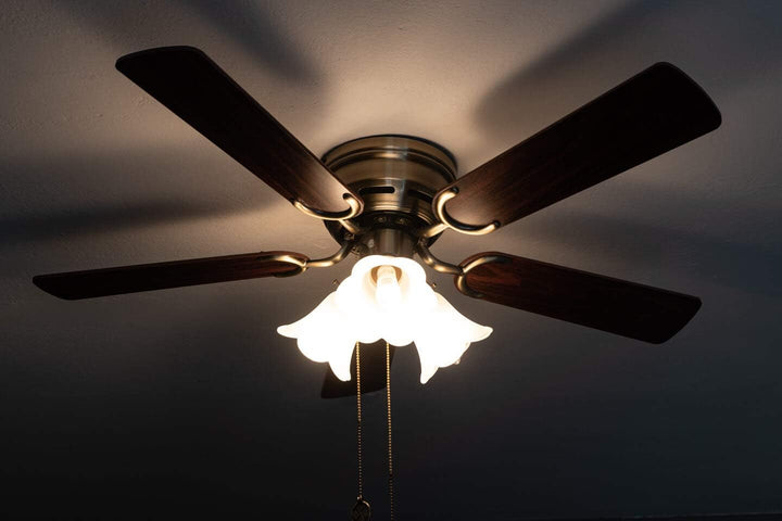 Kisa Deluxe Deckenventilator 105 cm Messing Antik Flügel Eiche/Walnuss mit Beleuchtungsfunktion und