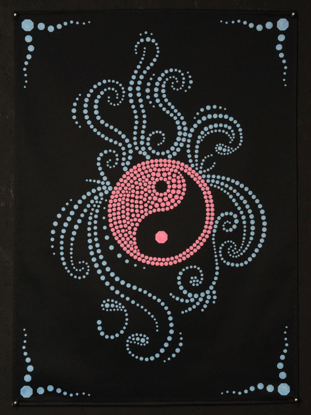 PSYWORK Schwarzlicht Stoffposter Neon | Crystal Ying Yang | 1,0 x 1,4m | UV-aktiv | fluoreszierend |