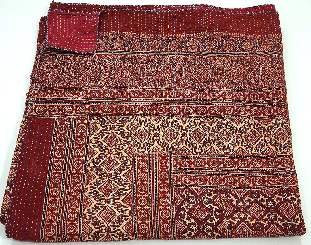 Indische Kantha-Steppdecke, Ajrakh Pirnt, Blockdruck, Ikat-Tagesdecke, ethnisch, Vintage-Kunst