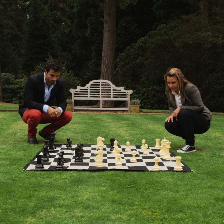 Ubergames Europe Gartenschach, bis zu 20cm hoch, inkl. Matte 90x90 cm