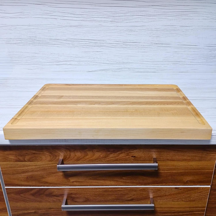 INNOVAHOME Backbrett Esche 50x35 cm - Profi Nudelbrett Knetbrett Holzbrett | Anschlagkante Stopperfu