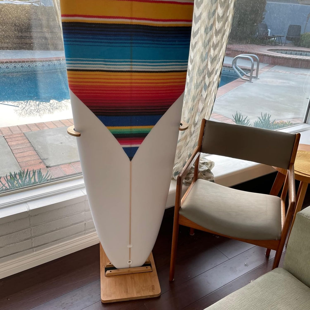 COR Surf Bambus-Surfbrettständer | Premium-Ständer zum Präsentieren Ihres Bretts