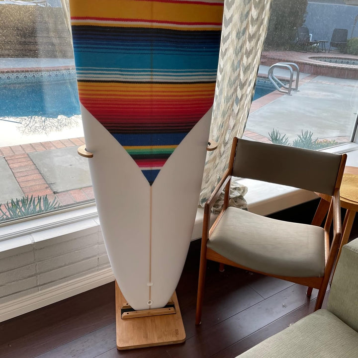 COR Surf Bambus-Surfbrettständer | Premium-Ständer zum Präsentieren Ihres Bretts