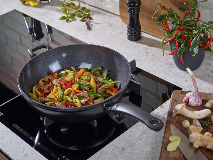 Fissler Ceratal Orbit Black/Aluminium-Wok (Ø 32 cm, 6 L) grosse Keramik-Bratpfanne beschichtet antih