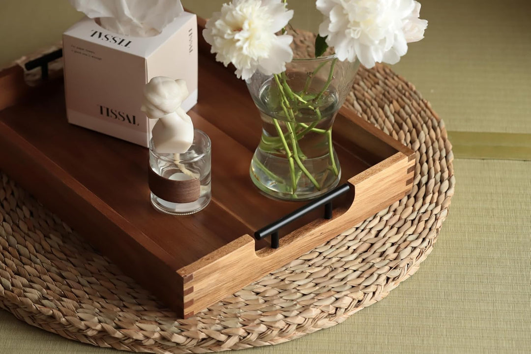 Joy&Grace Ottoman Tablett für Wohnzimmer, grosses Serviertablett aus Akazienholz mit Griffen, Holzta