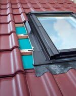 Dachfenster Fakro Schwingfenster 134x98cm Kunststoff mit Dauerlüftung V35 Standardverglasung U3 mit