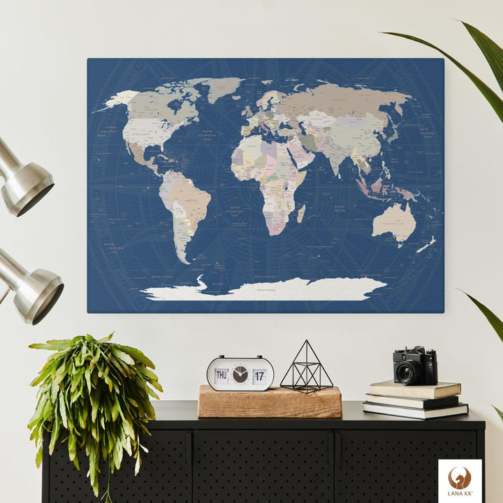 Tableau sur toile avec carte du monde à épingler, marque tes voyages et souvenirs – Carte du Monde T