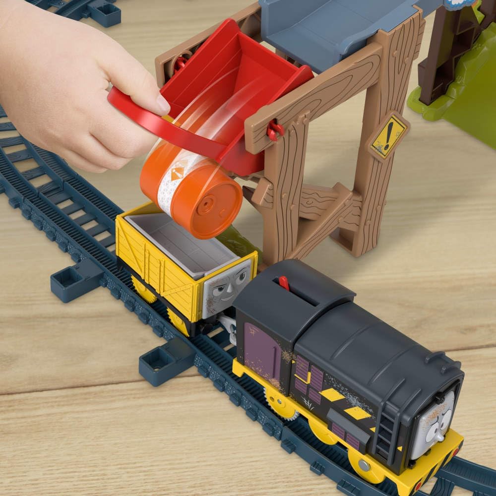 Thomas & Friends batteriebetriebenes Spielzeugeisenbahn-Set Diesels Baustellen-Set mit Schienen und