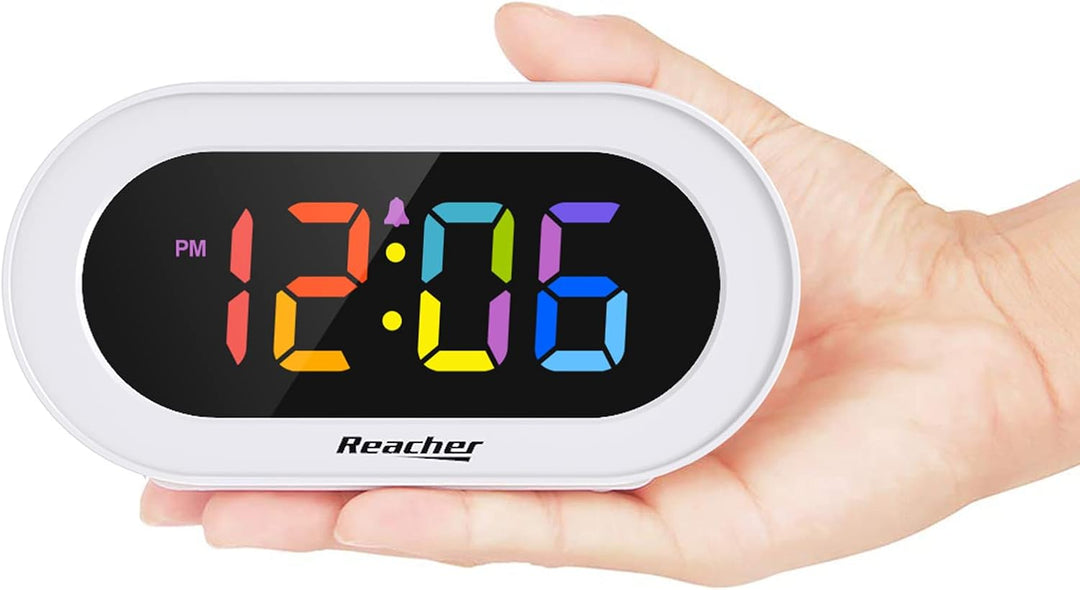 REACHER Kleiner Bunter LED Digital Wecker mit Snooze, Einfach zu Bedienen, Helligkeitsdimmer, Einste