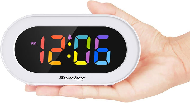 REACHER Kleiner Bunter LED Digital Wecker mit Snooze, Einfach zu Bedienen, Helligkeitsdimmer, Einste