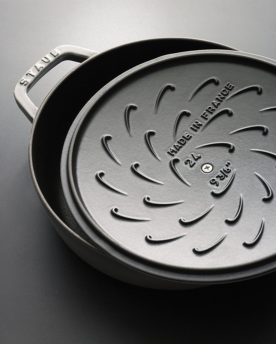 STAUB Gusseisen Bräter, Chistera Tropfenstruktur im Deckel, Rund 24 cm, 2,5 L, Kirschrot Kirschrot 2