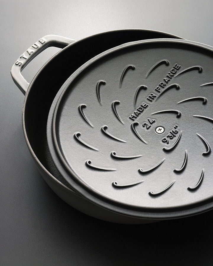 STAUB Gusseisen Bräter, Chistera Tropfenstruktur im Deckel, Rund 24 cm, 2,5 L, Kirschrot Kirschrot 2