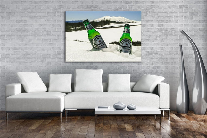 deyoli zwei eiskalte Biere im Schnee Format: 80x60 als Leinwandbild, Motiv fertig gerahmt auf Echtho