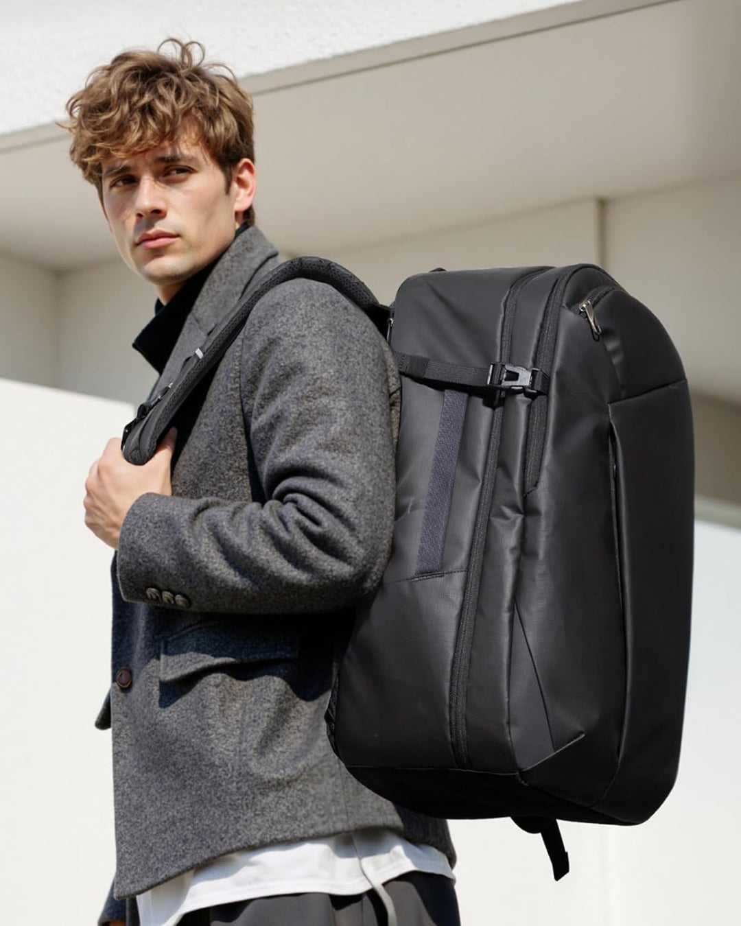 Inateck 40L Reiserucksack mit 26 Taschen, TSA Freundlich Handgepäck Rucksack Herren für 15,6-16 Zoll