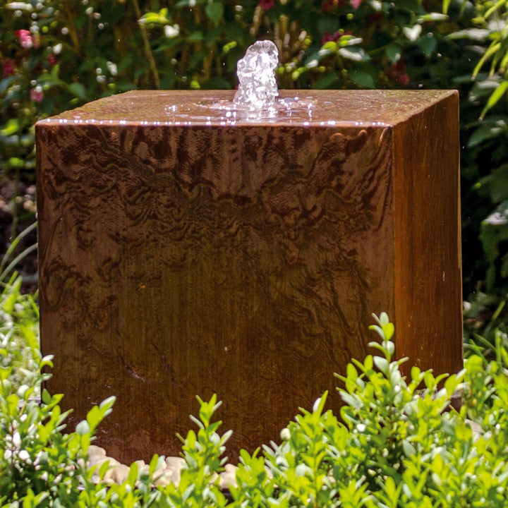 KÖHKO® Würfelbrunnen „Peru“ Höhe 49 cm Gartenbrunnen 31004 aus Cortenstahl mit LED-Beleuchtung Höhe