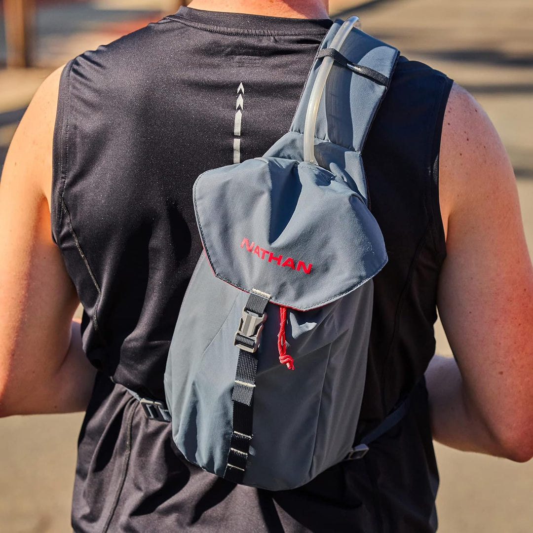 Nathan Pinnacle 4L Trinkrucksack / Laufweste – 4 l Fassungsvermögen mit 2 weichen Fläschchen, Trinkr