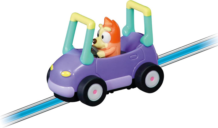 Carrera Bluey & Bingo Race 2,4m Rennstrecken-Set I 2 ferngesteuerte Fahrzeuge mit Bluey und Bingo I