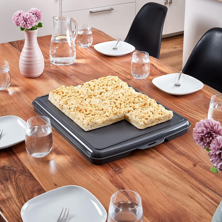 Grizzly Blechkuchen-Transportbox mit Klick-Verschluss, 50 x 38 x 11,5 cm, Kuchen-Transportbox rechte