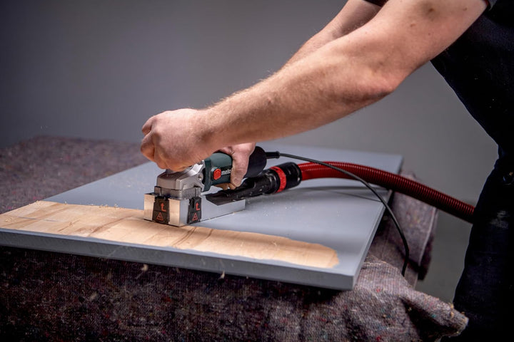 Metabo Lackfräse LF 850 S, zum Bearbeiten von unbehandeltem Holz, mit Metabox, Stufenlose Einstellun