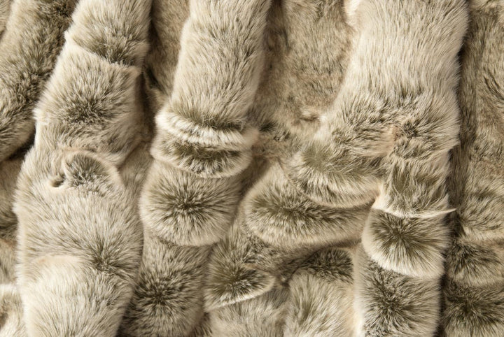 Wohnen & Accessoires GmbH & Co. KG Felldecke, Fellimitat 5 Grössen, Webpelzdecke, Grauwolf mit grau-