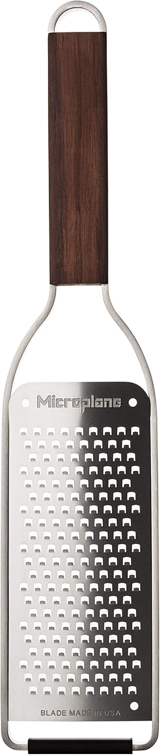 Microplane Küchenreibe Grob für Käse, Karotte, Ingwer, Schokolade & Kokosnuss aus der Master-Serie m